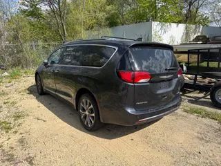 2019 Chrysler Pacifica Limited - Exterior Rear Left Corner Image